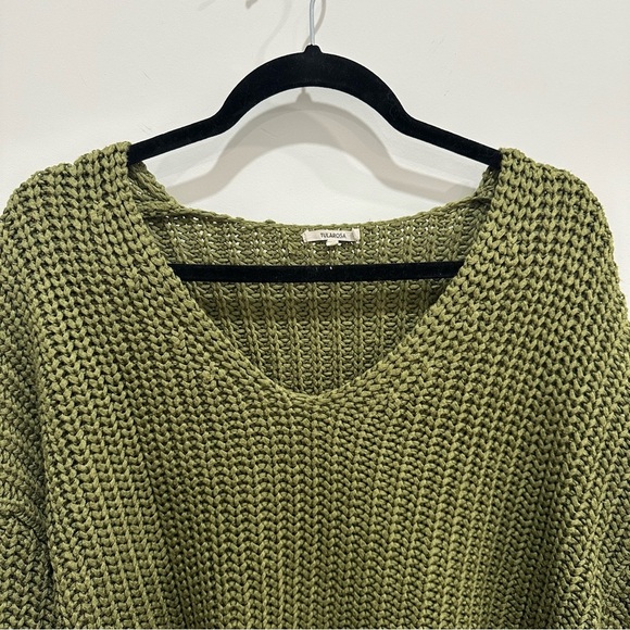 Revolve Tularosa Oversized Crocheted Olive Green V-Neck Sweater XS - Picture 2 of 9